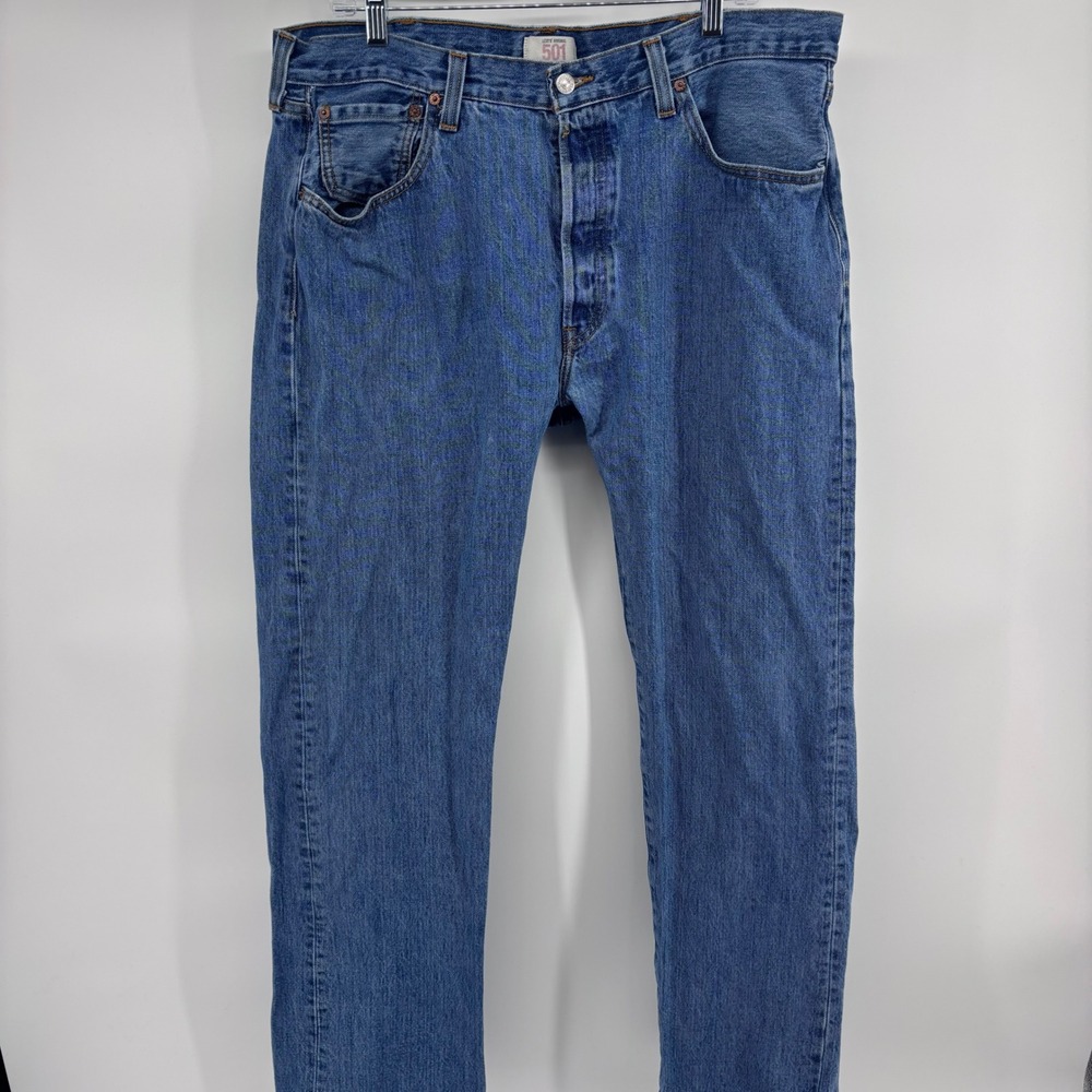 Levi's 501 Jeans Mens Straight‎ Leg Button Fly Light Wash Denim 38x32